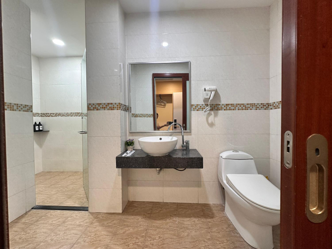Bathroom 3, Mizu Homestay at KK Times Square by R2, Kota Kinabalu