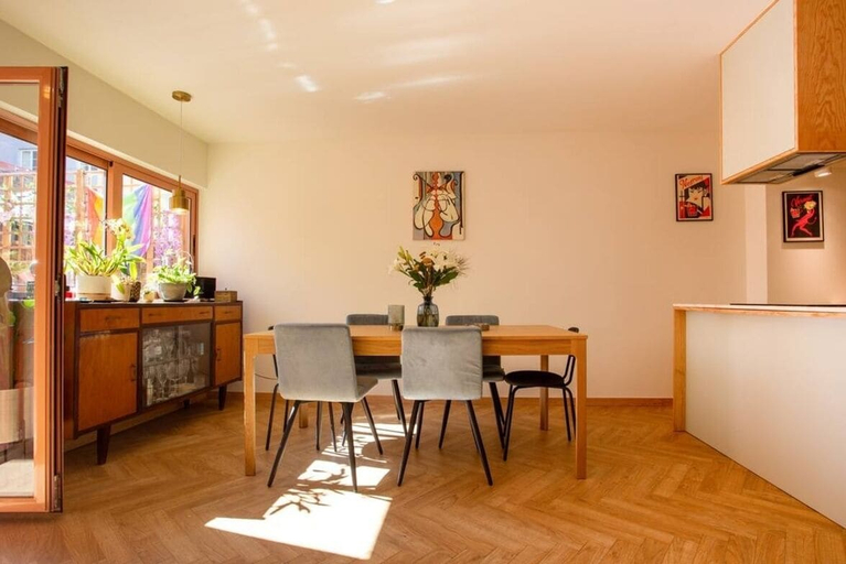 Others 2, Alegr0 · 60s Chic Central Apartment w/ Garden, Porto