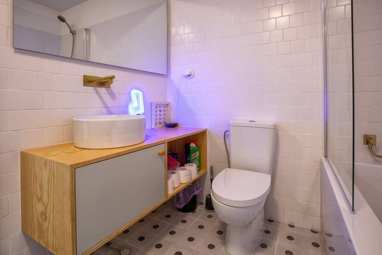 Others 5, Alegr0 · 60s Chic Central Apartment w/ Garden, Porto