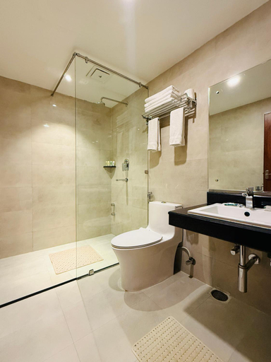 Bathroom 3, Hotel Middle Path & Spa, Gandaki