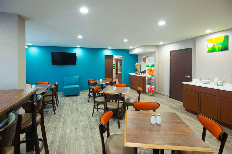 Food & Drinks 5, Quality Inn & Suites Hammond, IN, Lake