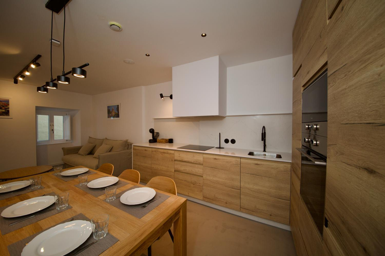 Others 5, Amando Perez Suites, Lugo