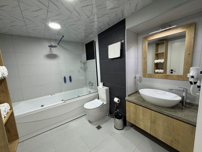 Bathroom 4, Alican Hotel, Konak
