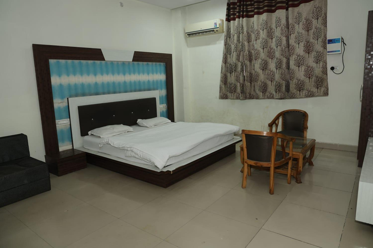 Others 4, hotel mayur, Kurukshetra