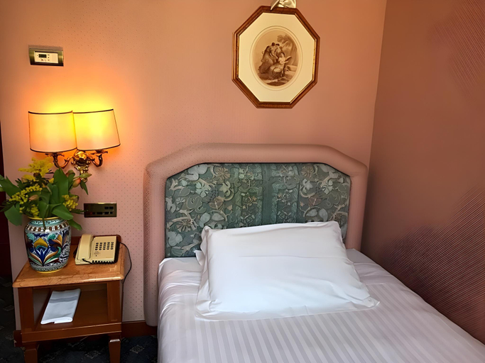 Bedroom 2, Hotel Mecenate Palace, Rome