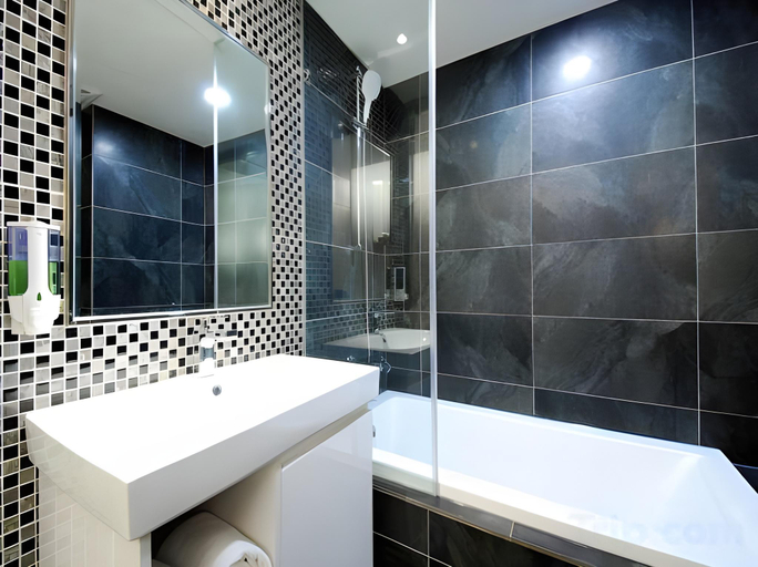 Bathroom 4, Royal Garden Hotel, New Taipei City