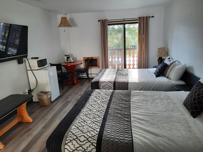 Bedroom 5, Alpen Motel, East Kootenay
