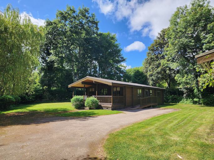 Exterior & Views 2, Willowbank Lodges, Wiltshire
