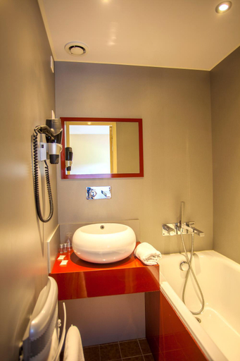 Bathroom, Hotel Le Drakkar, Eure