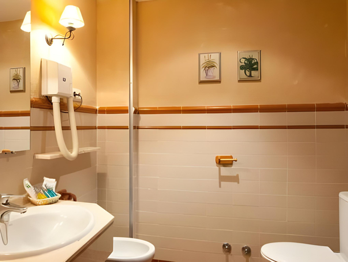 Bathroom 3, Hotel Cueva del Fraile, Cuenca