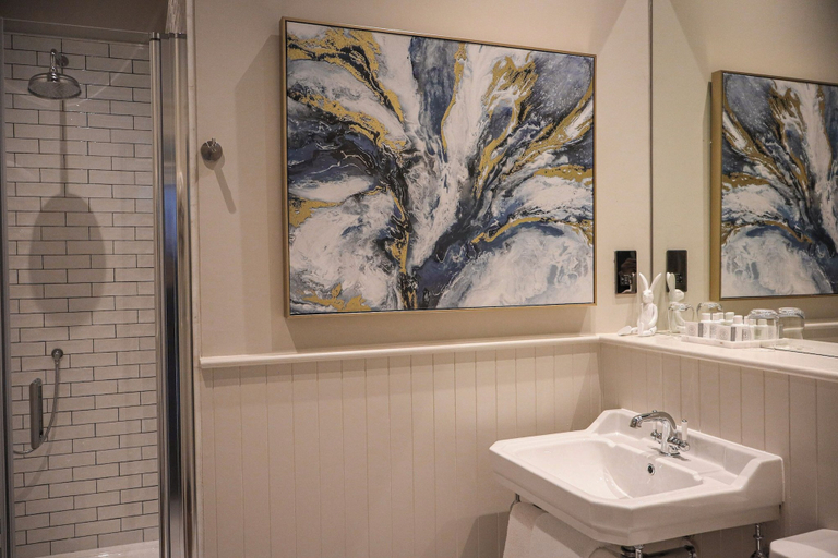 Bathroom 5, Ballyroe Lodge