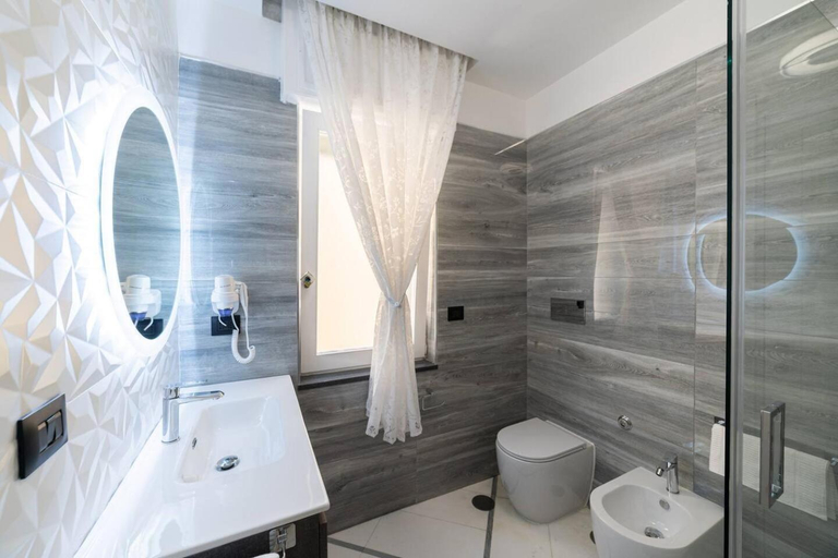 Bathroom 3, Apart Hotel Suite Italy Naples Chiaia Mergellina, Napoli