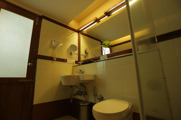 Bathroom 5, Greenwoods Thekkady - A Five Star Classified Resort, Theni