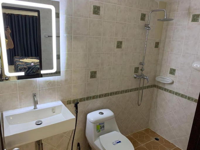 Shower, Beverly Hills Villa Patong, Phuket Island