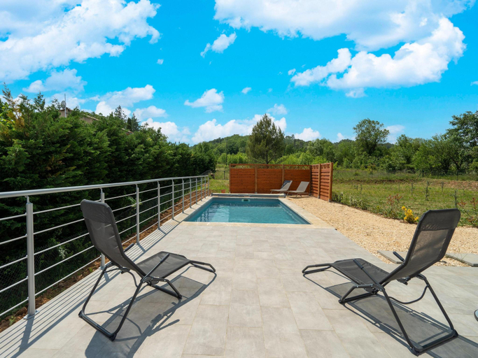 Sport & Beauty 2, Cosy holiday home with pool, Gard