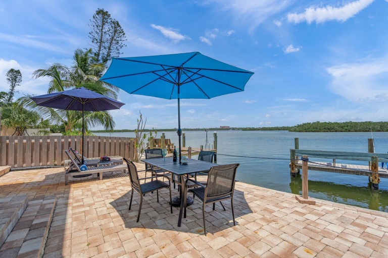 Sport & Beauty 5, Coastal Breeze Siesta Entire 4-unit Complex With Dock, Sarasota