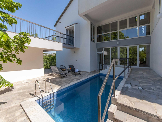 Sport & Beauty 2, Villa Green Castle - Five bedroom villa with swimming pool, Omiš