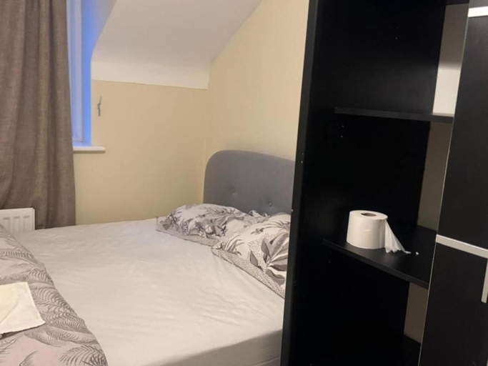 Others 5, Komegloba Mega room, Manchester
