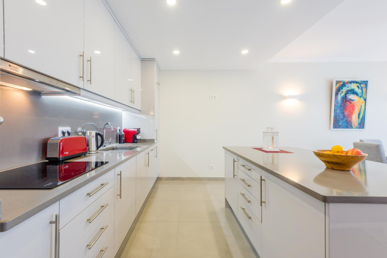 Room 2, Casa Estrella at Bayview Village, Lagos