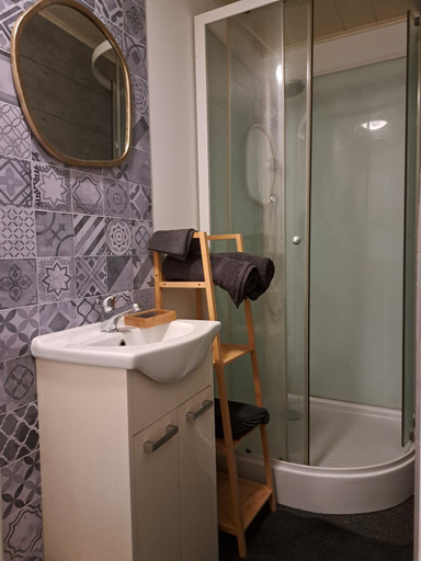 Bathroom 2, Aux champs des cloches, Luxembourg