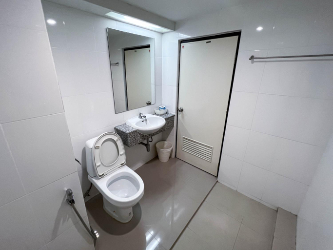 Bathroom 4, Srivichai Hotel, Muang Nakhon Ratchasima
