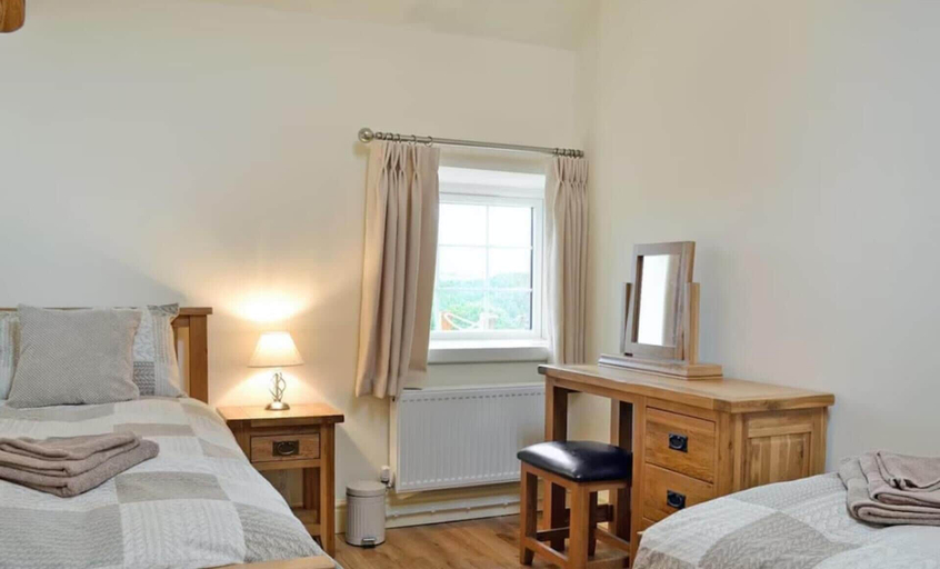 Bedroom 2, Grofftau Cottage - Sleeps 4 & Free Parking, Ceredigion