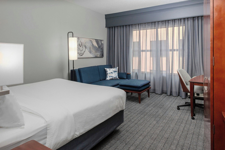 Bedroom 3, Courtyard by Marriott Reading Wyomissing, Berks