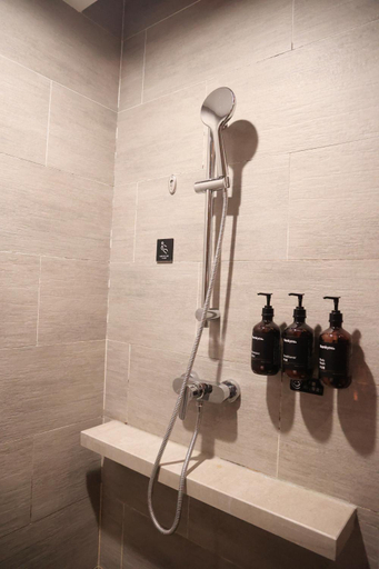 Bathroom 3, Atour Hotel Shanghai Changning Xianxia Road, Shanghai
