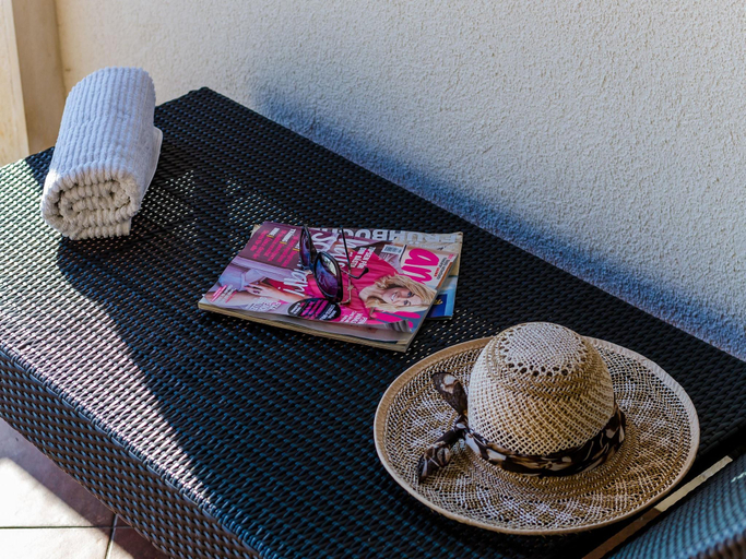 Food & Drinks, Indys Beach Apartments -Two Bedroom Apartment with Balcony and Sea View, Pojezerje