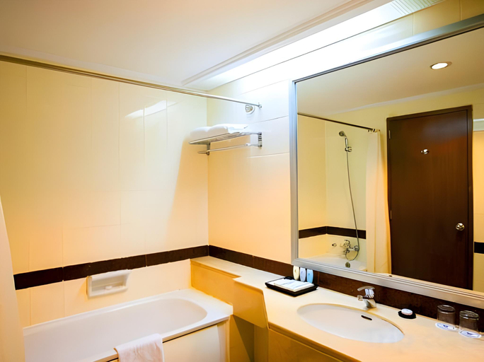 Bathroom 18