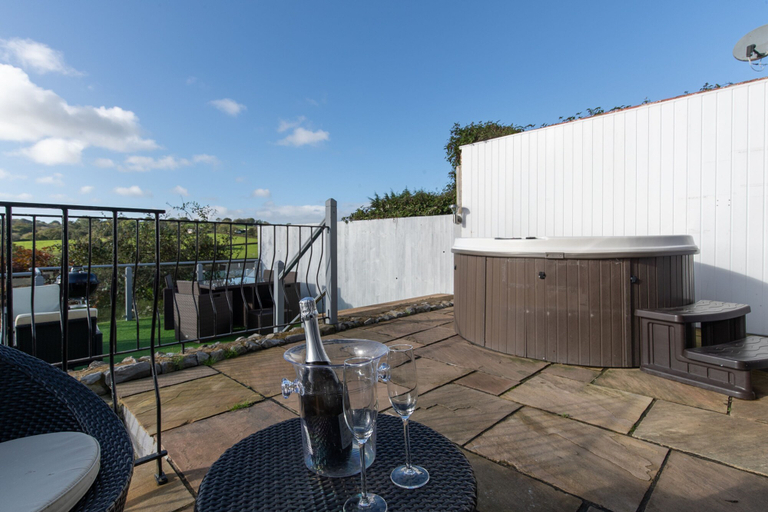 Room 3, Cartref - Beautiful Cottage Hot Tub Countryside Views, Pembrokeshire