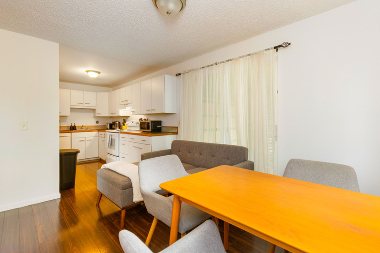 Room 3, Family-friendly 2BR Duplex Garage Backyard, Snohomish