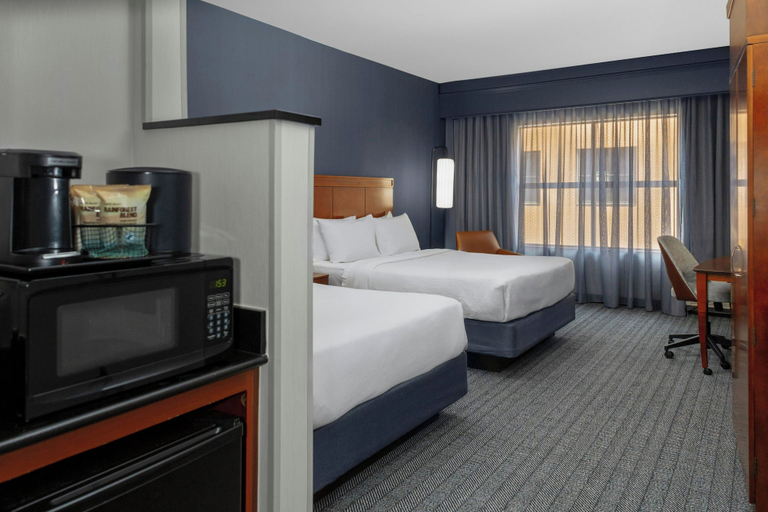 Bedroom 3, Courtyard by Marriott Reading Wyomissing, Berks