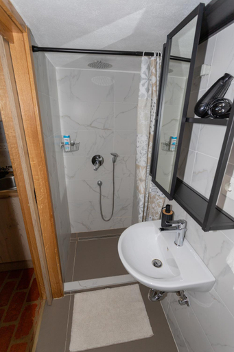 Shower 5, Zenroom Apartments, Ljubljana