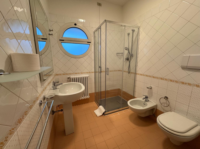 Bathroom 4, Residence Le Spiagge, Rimini