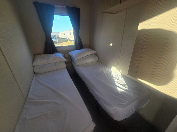 Room 5, Robinhood 3 Bed Standard Caravan, Denbighshire