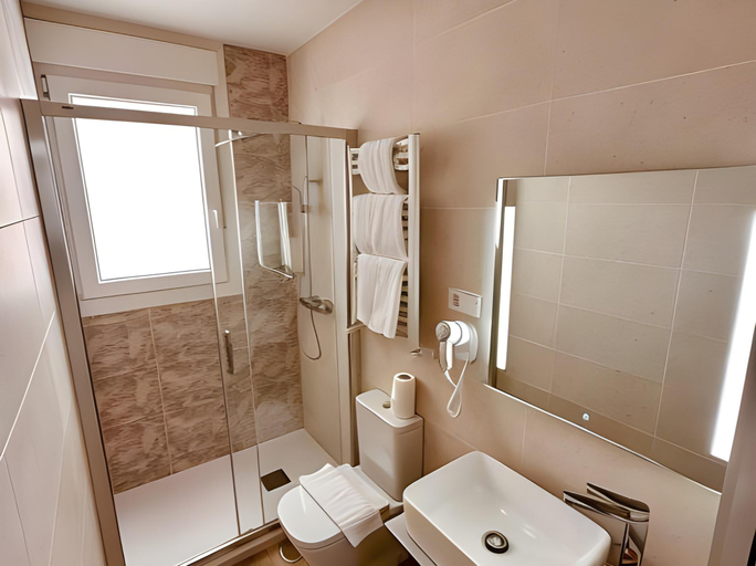 Bathroom 3, Hostal Abadia, Madrid