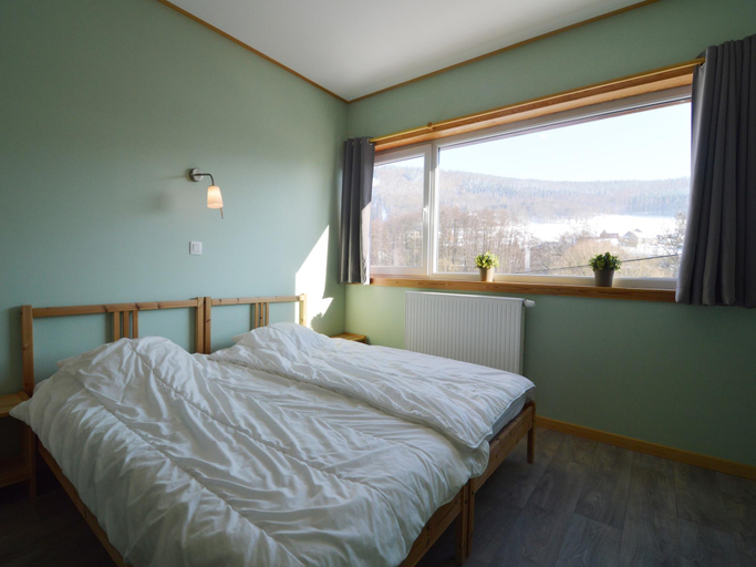 Bedroom 2, Riverside Retreat with Sauna, Liège