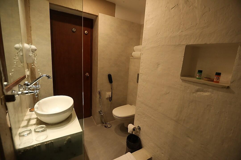 Bathroom 4, Guleria Kothi at Ganges, Varanasi