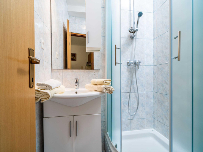 Bathroom 3, Apartments Zarac - One Bedroom Apartment with Terrace, Pojezerje