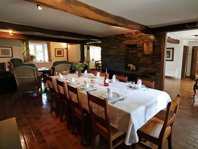 Food & Drinks 4, Holiday Home with Sauna in Sourbrodt, Liège