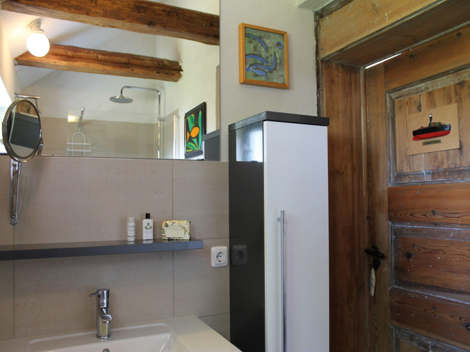 Bathroom 3, Kleine Ferienwohnung in Steffenshagen mit Garten, Rostock
