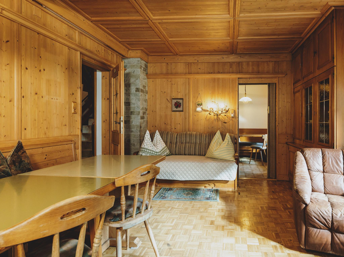 Others 4, Holiday Home on Grossglockner Alpine Road, Zell am See