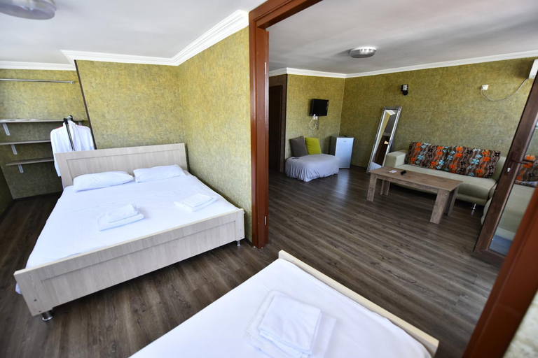 Bedroom 2, Hotel Phaliashvili, Batumi