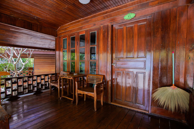 Food & Drinks 5, Chareena Beachside, Muang Satun