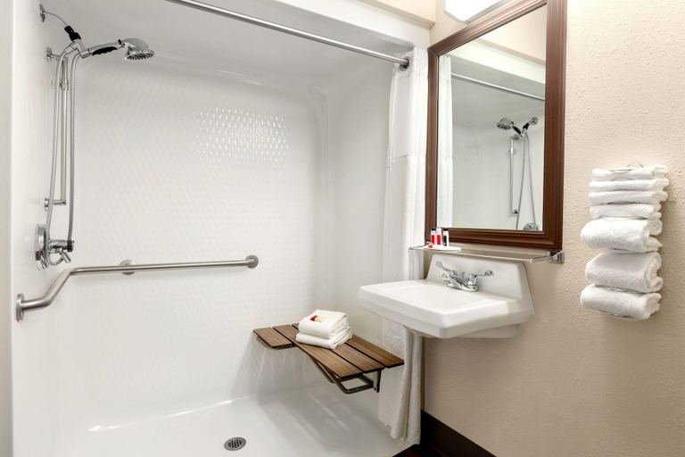 Bathroom 4, Baymont by Wyndham Monroe, Monroe