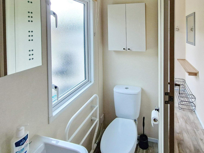 Bathroom 3, person holiday home in Tansoy-By Traum, Flora