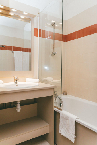 Bathroom 4, Terres de France - Appart'Hôtel Le Splendid, Isère