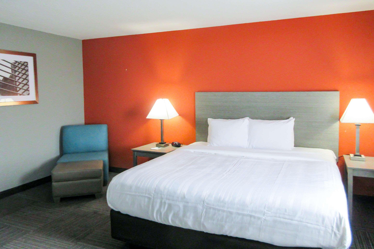 Bedroom 3, Quality Inn & Suites Hammond, IN, Lake