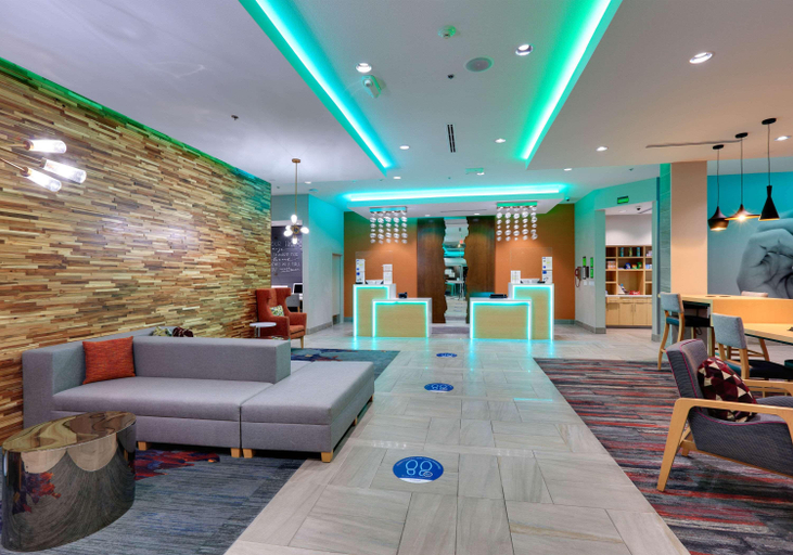 Public Area, La Quinta Inn & Suites by Wyndham Lakeway, Travis